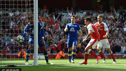  布伦特福德高空轰炸，蜜蜂军团头球接力战胜埃弗顿